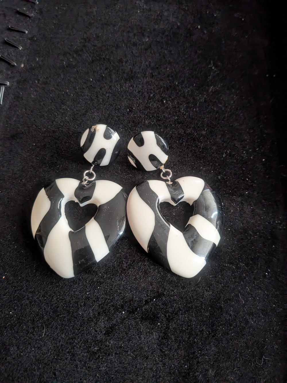 Vintage Black & White Heart Drop Earrings - Women Jewelry
